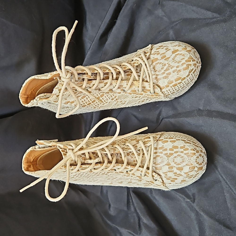 QUPID platform booties